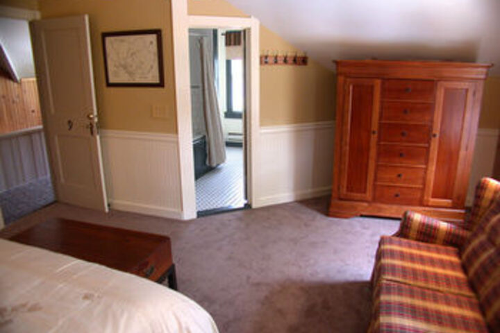 Mountaintop Lodge at Lake Naomi