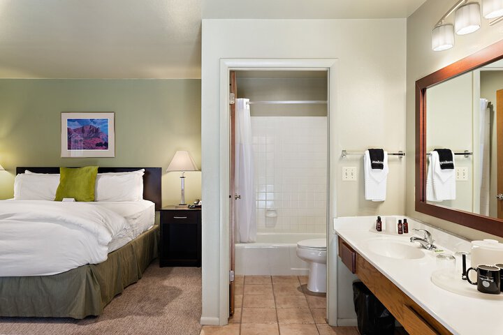 Room 26 of 165