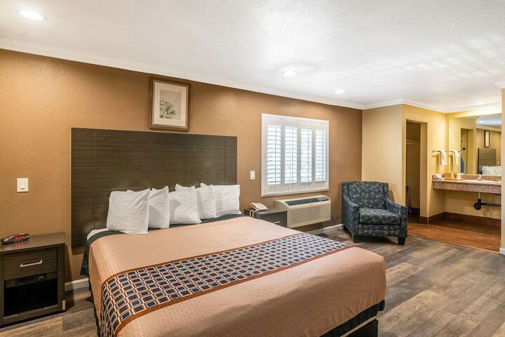 Room 18 of 30