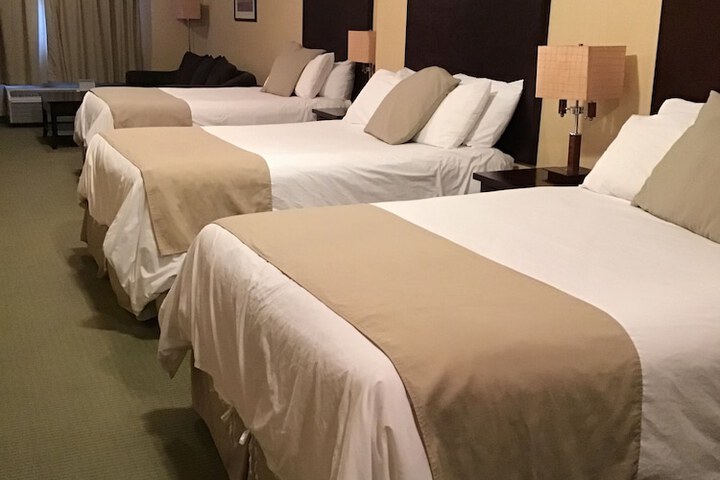 Room 9 of 30
