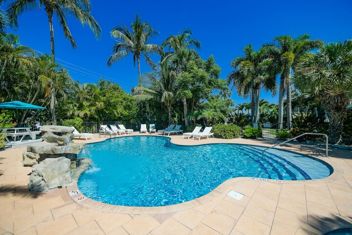 Pool 25 of 290