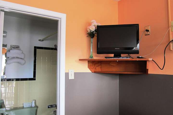 Room 13 of 16