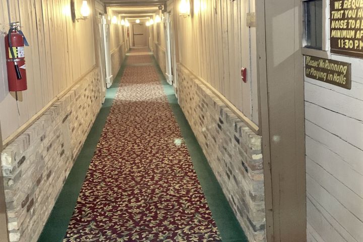 Ballroom/Hall 327 of 334