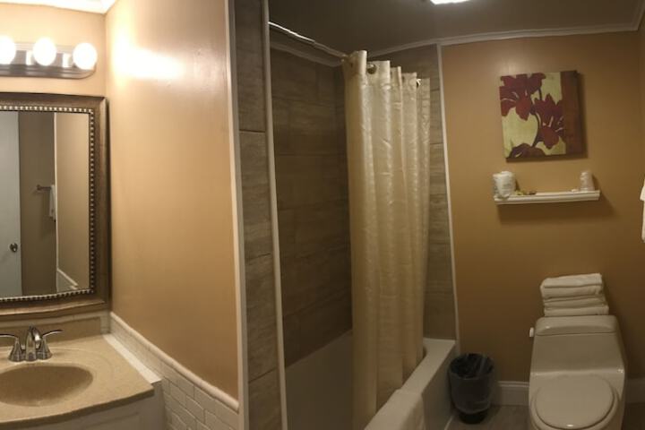 Room 27 of 32