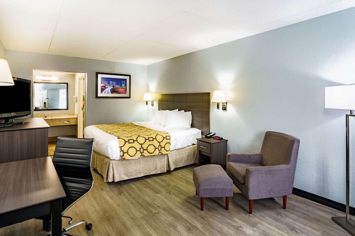 Room 10 of 17