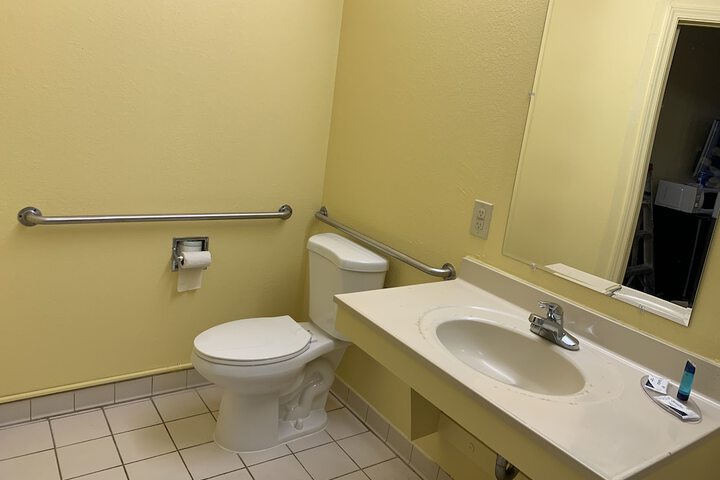Relax Inn & Suites