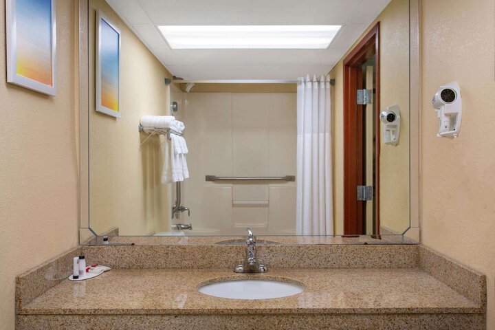 Room 7 of 11