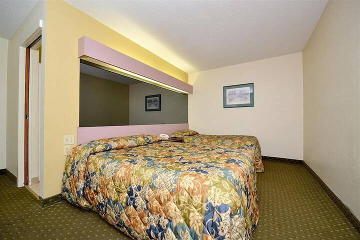 Travelers Inn