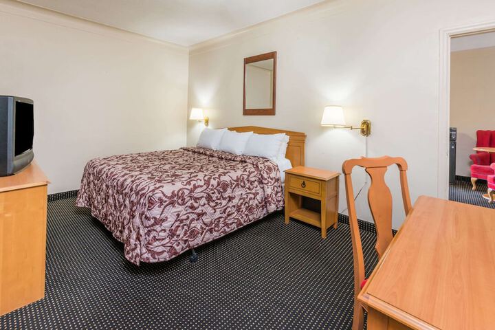 Room 10 of 13