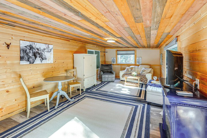 Delta Junction Retreat w / Northern Lights Cabin!