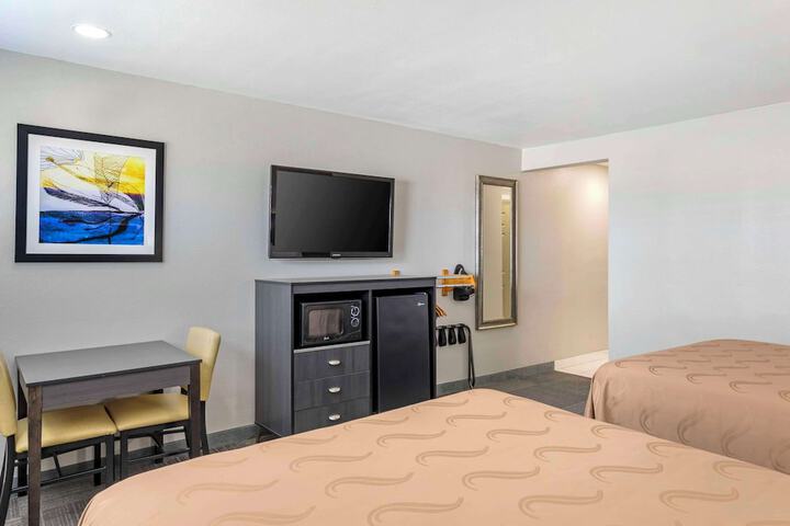 Room 16 of 33