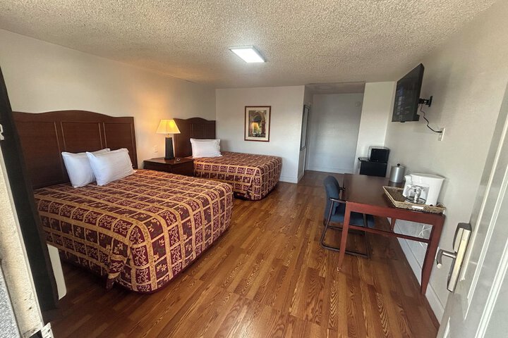 Room 32 of 65