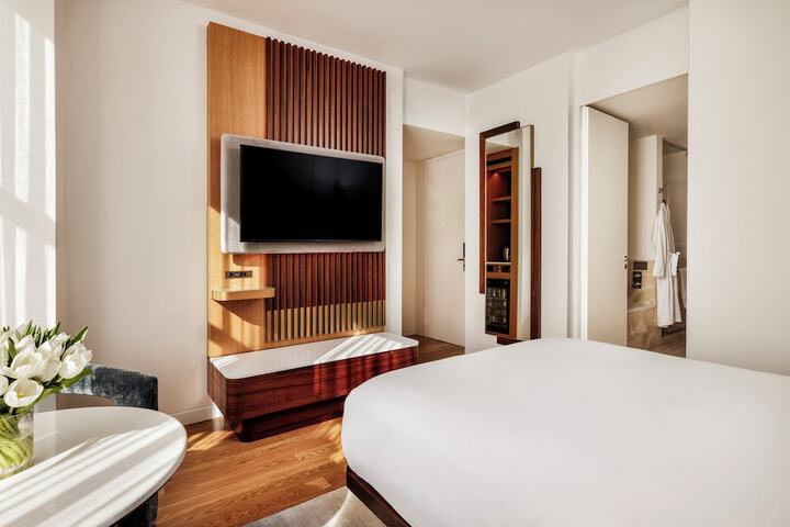 Room 25 of 54