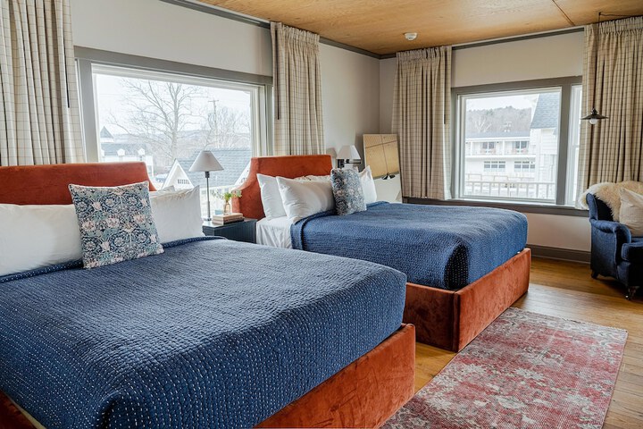 Room 56 of 76