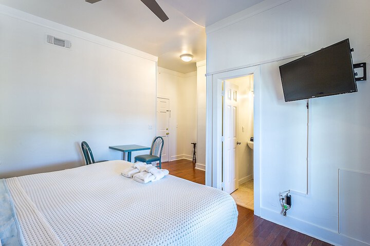 Room 58 of 76