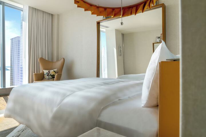 Room 42 of 142