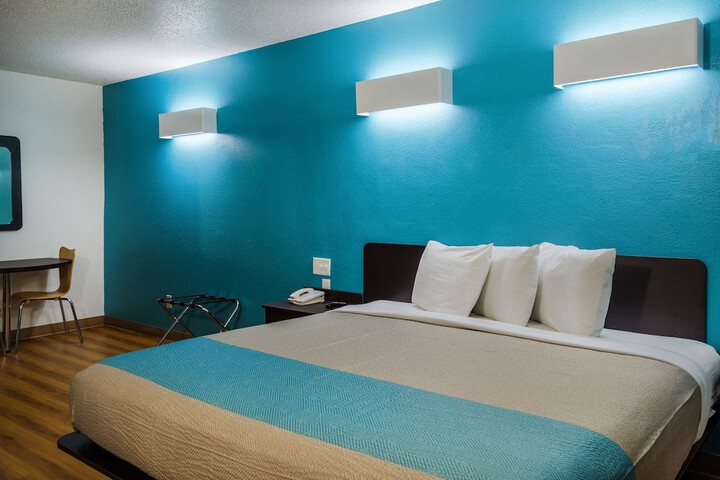 Room 21 of 34