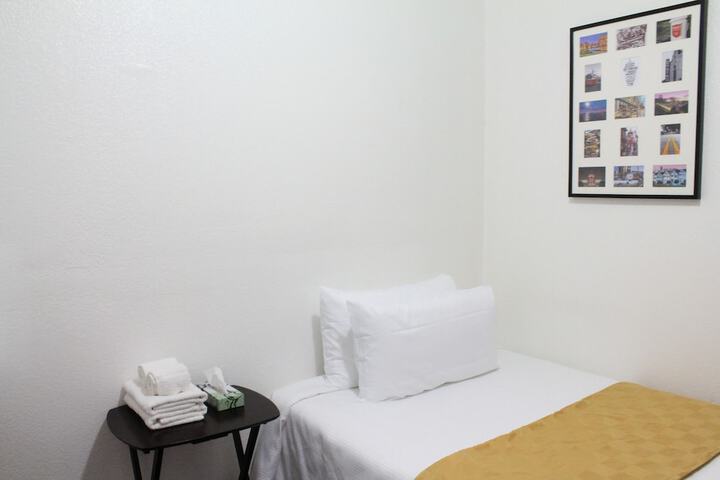 Room 17 of 34