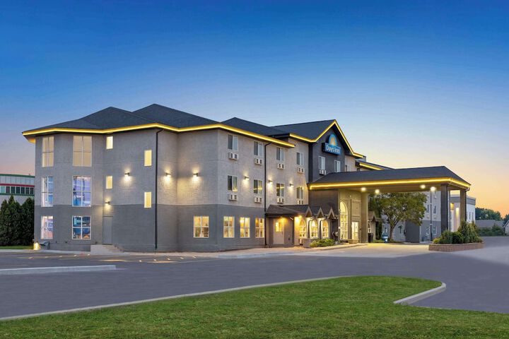 Days Inn by Wyndham Steinbach