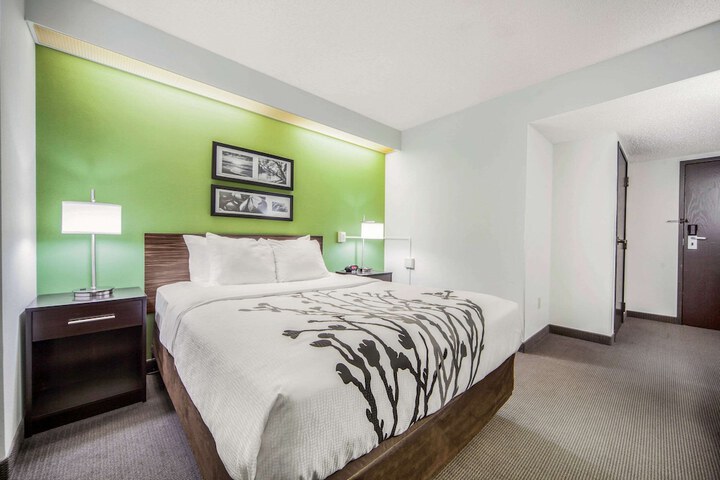 Room 32 of 37