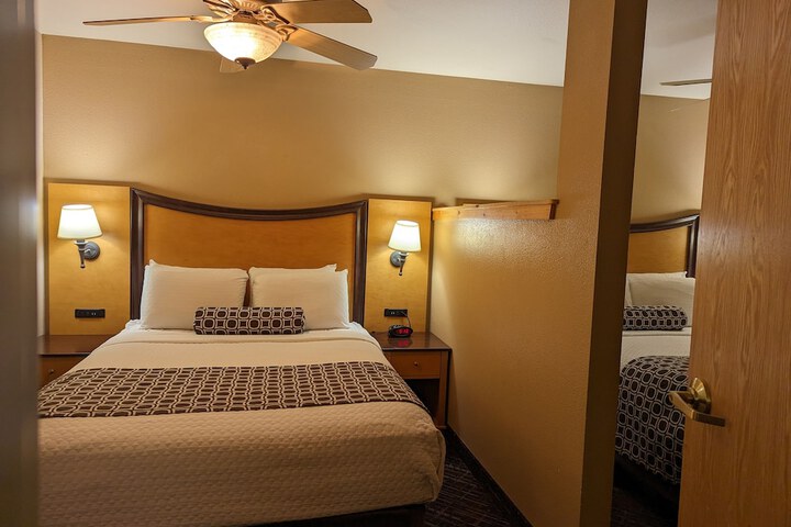 Room 18 of 38