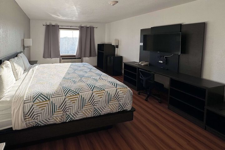 Room 13 of 28