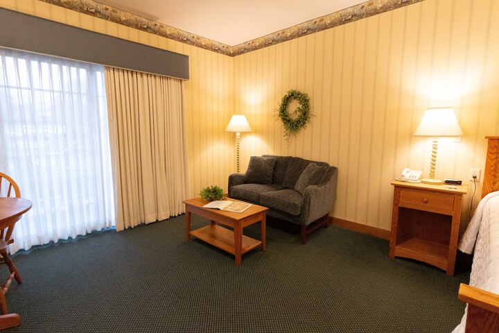 Essenhaus Inn & Conference Center