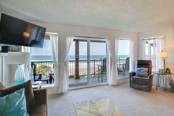 Lincoln City Beach Condo: Clubhouse & Pool Access!