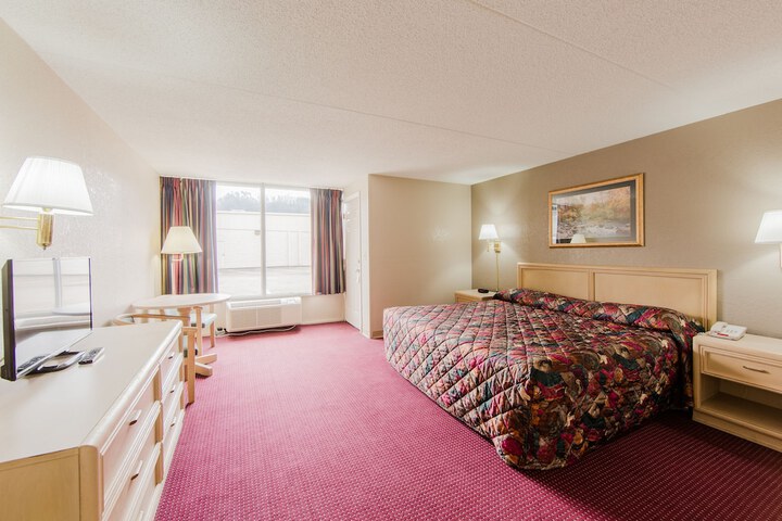 Room 28 of 39