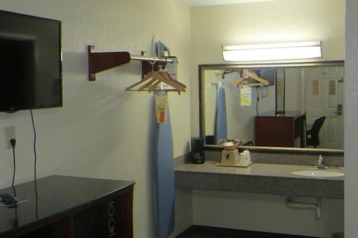 Room 28 of 44