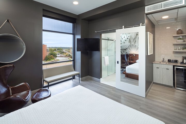 Room 7 of 80