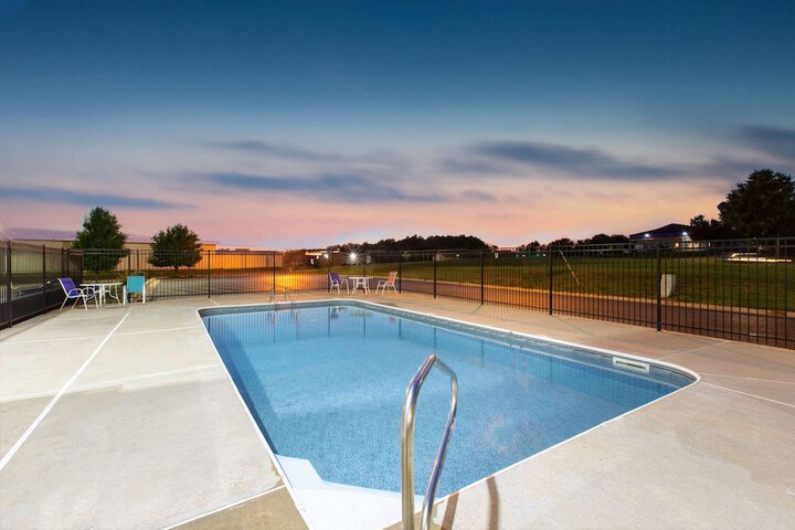La Quinta Inn & Suites by Wyndham Blue Springs