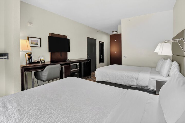 Holiday Inn & Suites Dallas-Addison by IHG