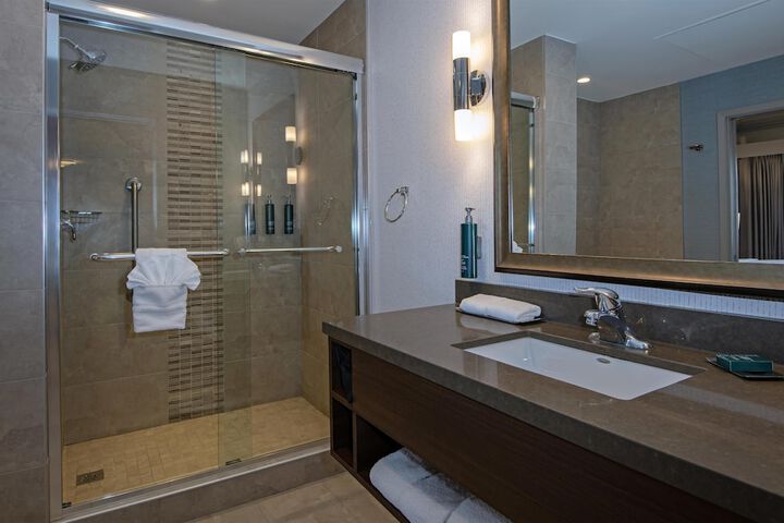 DoubleTree by Hilton Hotel West Edmonton