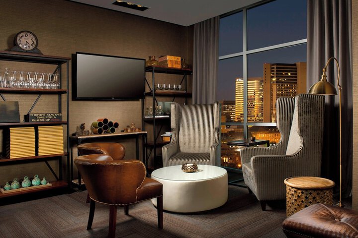 Lounge 52 of 57
