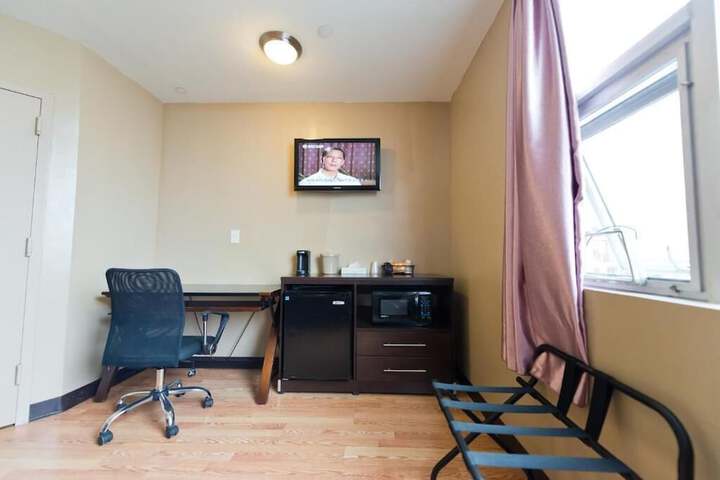Room 28 of 40