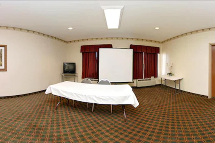 Holiday Inn Express & Suites Plainview by IHG