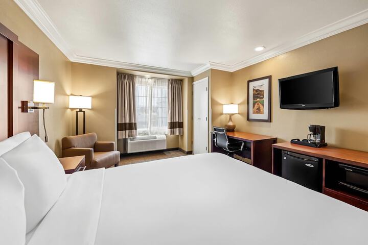 Comfort Inn & Suites Salinas City Center Area