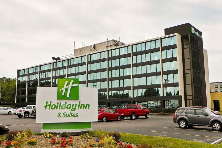 Holiday Inn Hotel & Suites Charleston West by IHG