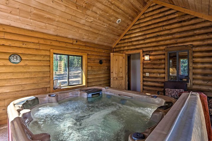 Expansive Alma Cabin w / Hot Tub & Mountain Views!