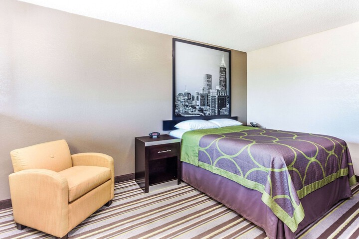Room 14 of 28