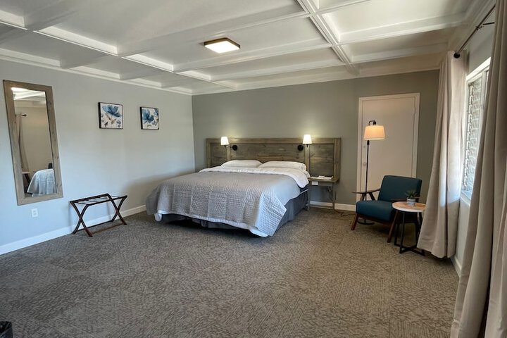 Room 72 of 82