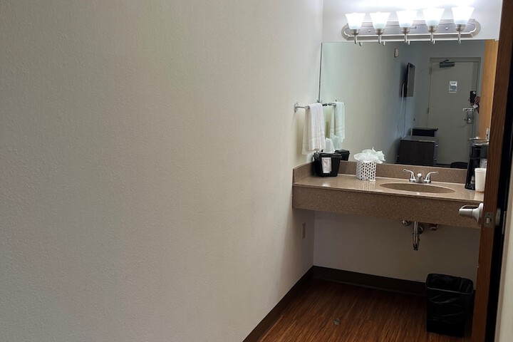 Room 44 of 101