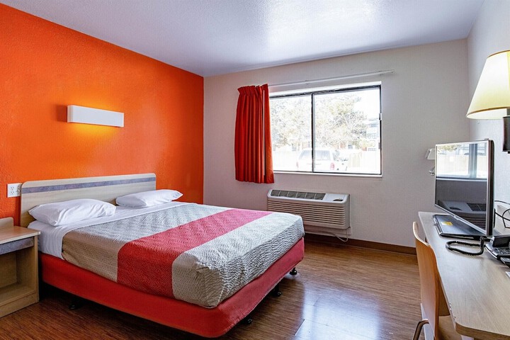 Motel 6 Palatine IL - Chicago Northwest