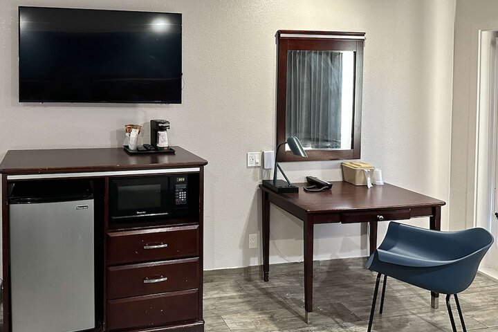 Room 14 of 25