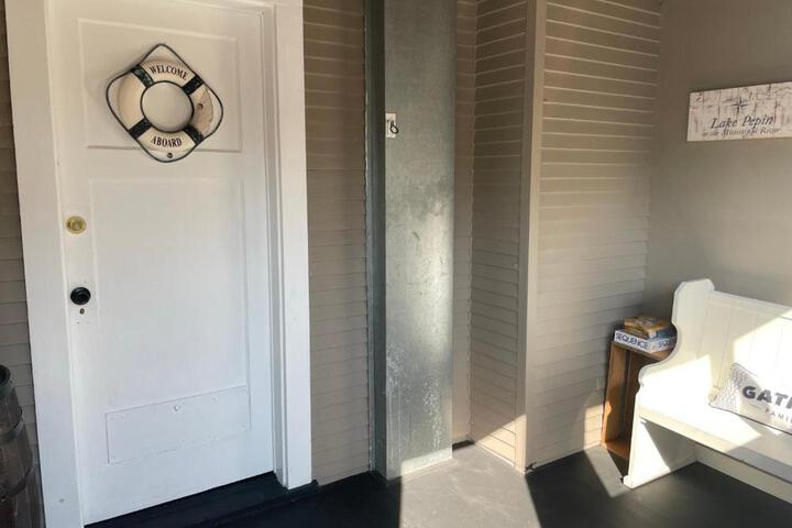 3 Bedroom House with Lake Pepin views with access to shared pool