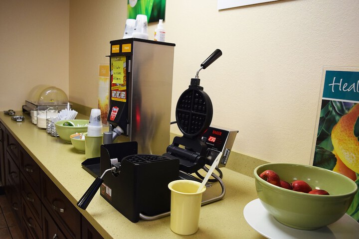 Breakfast/Coffee Service 34 of 37