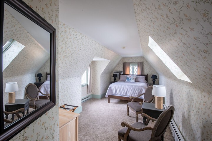 Room 32 of 43