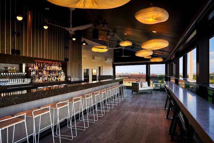 Lounge 44 of 55