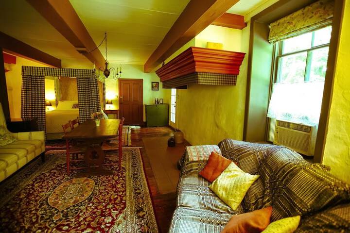 Room 16 of 28